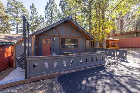 Exterior - 719 Pine, Sugarloaf, CA 92386 photo 2 of 8
