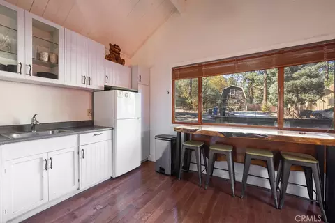 Kitchen - 719 Pine, Sugarloaf, CA 92386 photo 1 of 1