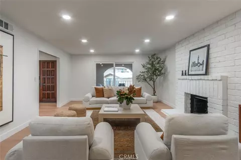 Living - 1837 Ayers Way, Burbank, CA 91501 photo 2 of 4