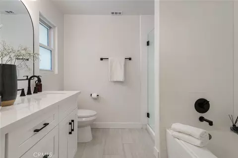 Bath - 1837 Ayers Way, Burbank, CA 91501 photo 1 of 4