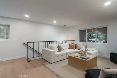 Living - 1837 Ayers Way, Burbank, CA 91501 photo 3 of 4