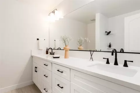 Bath - 1837 Ayers Way, Burbank, CA 91501 photo 3 of 4