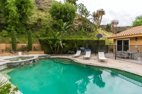 Exterior - 1837 Ayers Way, Burbank, CA 91501 photo 5 of 6