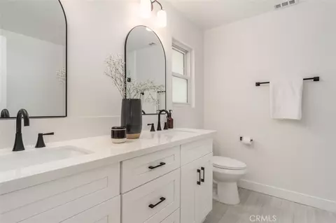Bath - 1837 Ayers Way, Burbank, CA 91501 photo 2 of 4