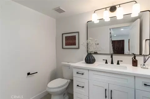 Bath - 1837 Ayers Way, Burbank, CA 91501 photo 4 of 4