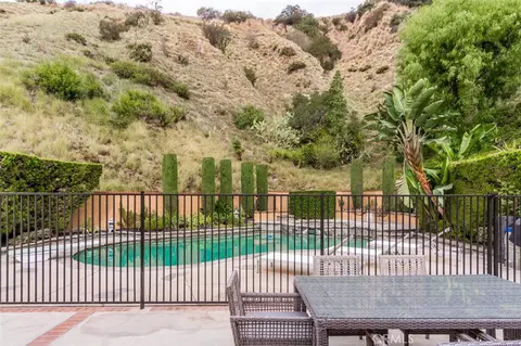 Exterior - 1837 Ayers Way, Burbank, CA 91501 photo 6 of 6