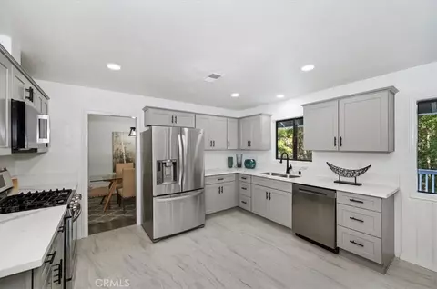 Kitchen - 347 Birchwood, Lake Arrowhead, CA 92352 photo 1 of 3