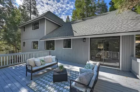 Exterior - 347 Birchwood, Lake Arrowhead, CA 92352 photo 8 of 11