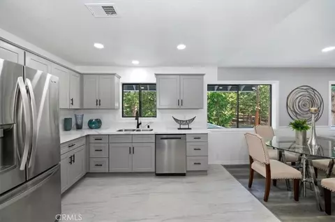 Kitchen - 347 Birchwood, Lake Arrowhead, CA 92352 photo 3 of 3