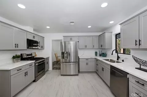 Kitchen - 347 Birchwood, Lake Arrowhead, CA 92352 photo 2 of 3