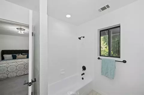 Bath - 347 Birchwood, Lake Arrowhead, CA 92352 photo 2 of 3