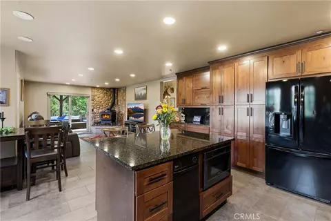 Kitchen - 103 Pine Rdg, Crestline, CA 92325 photo 6 of 6