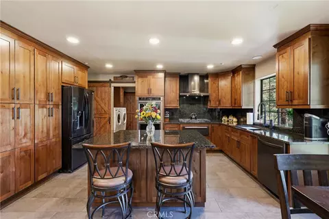 Kitchen - 103 Pine Rdg, Crestline, CA 92325 photo 3 of 6