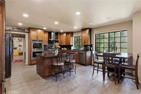 Kitchen - 103 Pine Rdg, Crestline, CA 92325 photo 4 of 6
