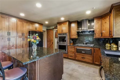 Kitchen - 103 Pine Rdg, Crestline, CA 92325 photo 2 of 6