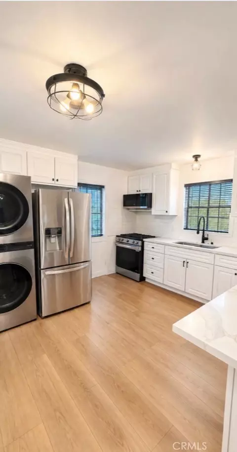Kitchen - 511 S Hudson, Pasadena, CA 91101 photo 2 of 2