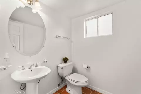 Bath - 17987 Spring View Ct, Riverside, CA 92503 photo 1 of 6