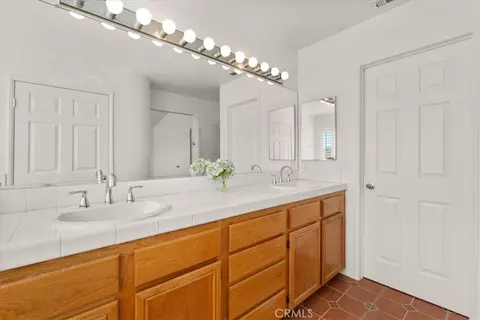 Bath - 17987 Spring View Ct, Riverside, CA 92503 photo 5 of 6
