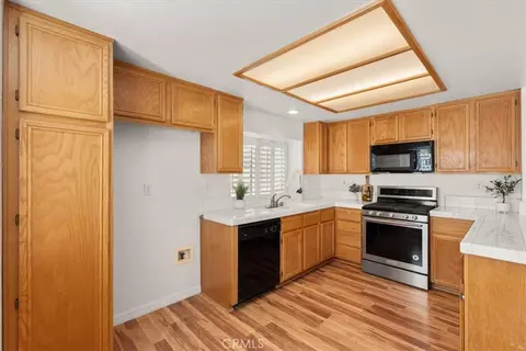 Kitchen - 17987 Spring View Ct, Riverside, CA 92503 photo 3 of 5