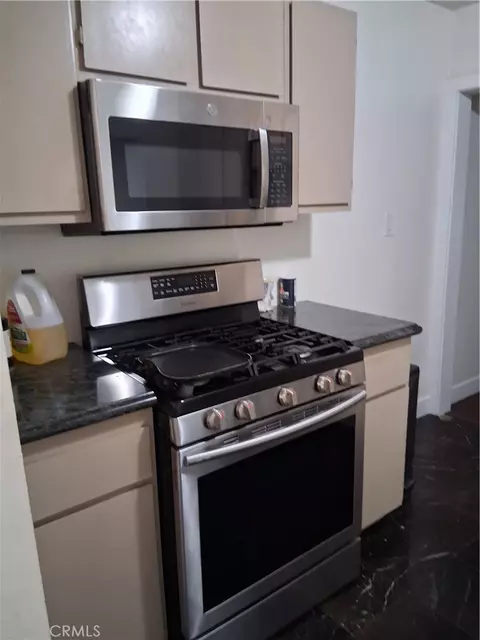 Kitchen - 270 E Heath Ln, Long Beach, CA 90805 photo 1 of 2