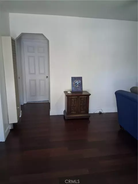 Entry Way - 270 E Heath Ln, Long Beach, CA 90805 photo 1 of 2