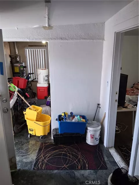 Entry Way - 270 E Heath Ln, Long Beach, CA 90805 photo 2 of 2