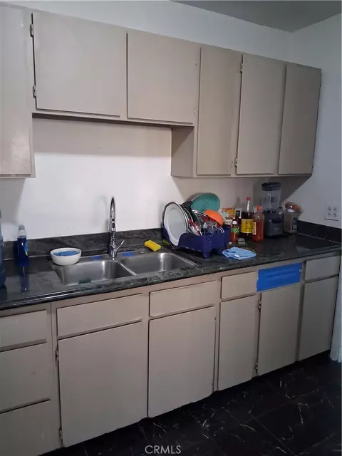 Kitchen - 270 E Heath Ln, Long Beach, CA 90805 photo 2 of 2