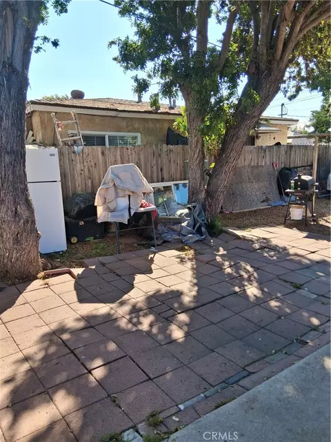 Exterior - 270 E Heath Ln, Long Beach, CA 90805 photo 2 of 5