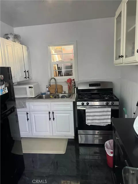 Kitchen - 404 Poinsettia, Compton, CA 90221 photo 2 of 5