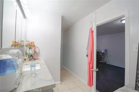 Entry Way - 404 Poinsettia, Compton, CA 90221 photo 2 of 7
