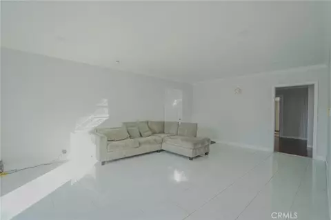 Living - 404 Poinsettia, Compton, CA 90221 photo 6 of 6