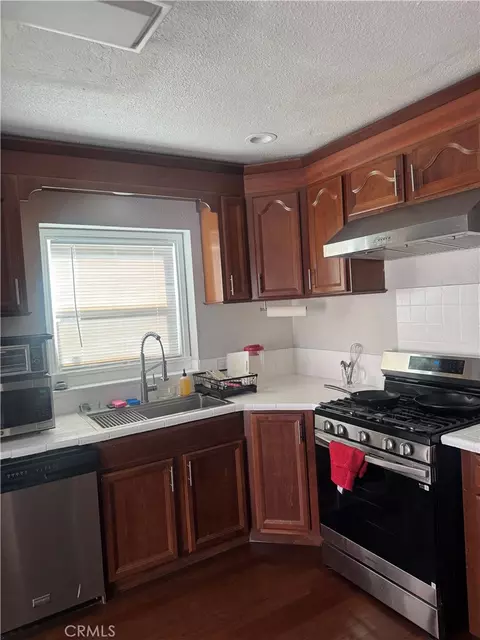 Kitchen - 404 Poinsettia, Compton, CA 90221 photo 3 of 5