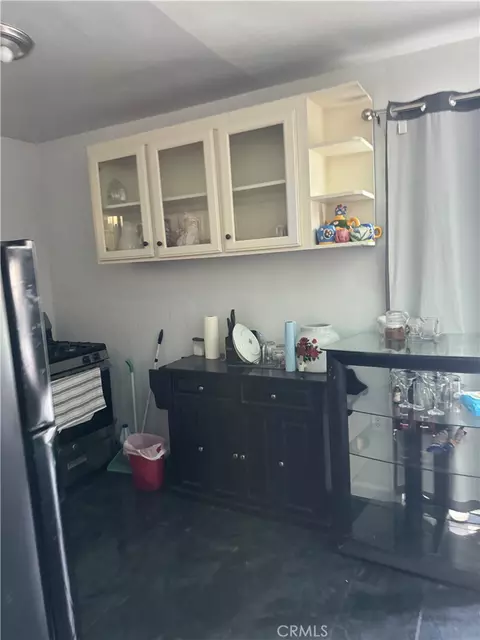 Kitchen - 404 Poinsettia, Compton, CA 90221 photo 4 of 5