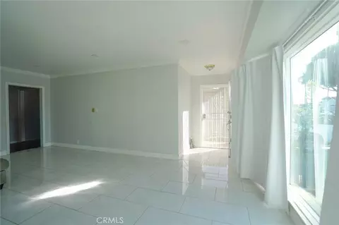 Living - 404 Poinsettia, Compton, CA 90221 photo 5 of 6