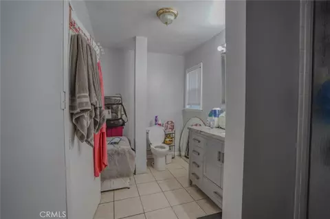 Bath - 404 Poinsettia, Compton, CA 90221 photo 2 of 6