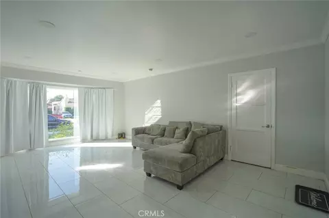 Living - 404 Poinsettia, Compton, CA 90221 photo 4 of 6