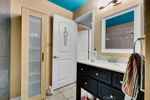 Bath - 15000 Downey Ave #243, Paramount, CA 90723 photo 2 of 4