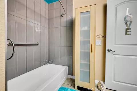 Bath - 15000 Downey Ave #243, Paramount, CA 90723 photo 3 of 4