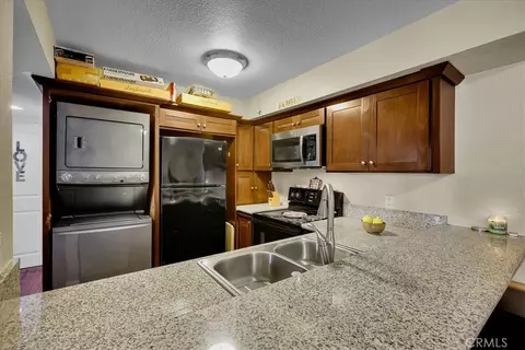 Kitchen - 15000 Downey Ave #243, Paramount, CA 90723 photo 2 of 2
