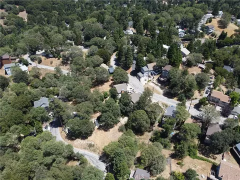 338 Davos Dr, Crestline, CA 92325 photo 4