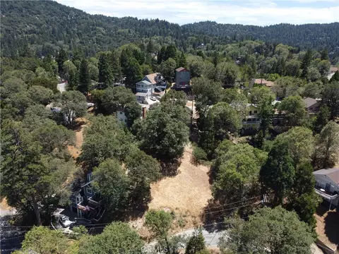 338 Davos Dr, Crestline, CA 92325