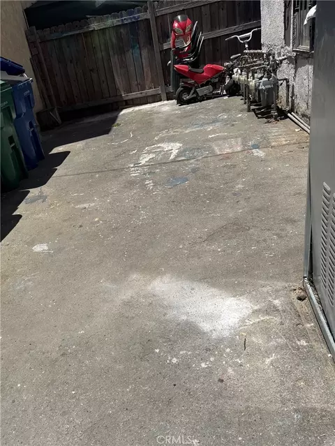 Exterior - 1136 E Alhambra Ct, Long Beach, CA 90813 photo 2 of 4
