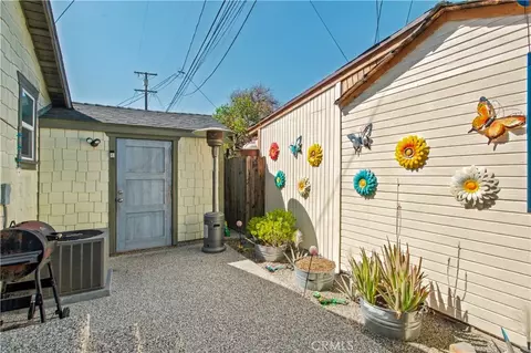 Exterior - 2151 E Spaulding Ct, Long Beach, CA 90804 photo 2 of 7