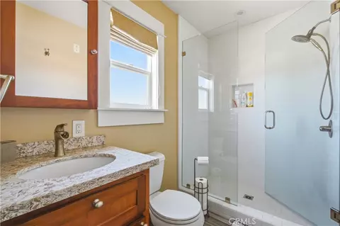 Bath - 2151 E Spaulding Ct, Long Beach, CA 90804 photo 3 of 3