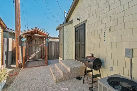 Exterior - 2151 E Spaulding Ct, Long Beach, CA 90804 photo 6 of 7