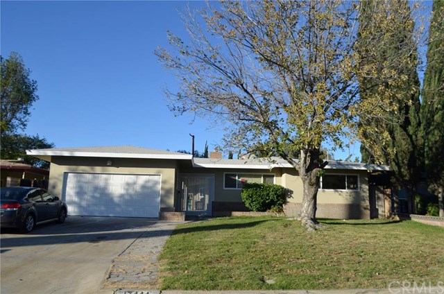 17444 Hibiscus St, Fontana, CA 92335 photo 1