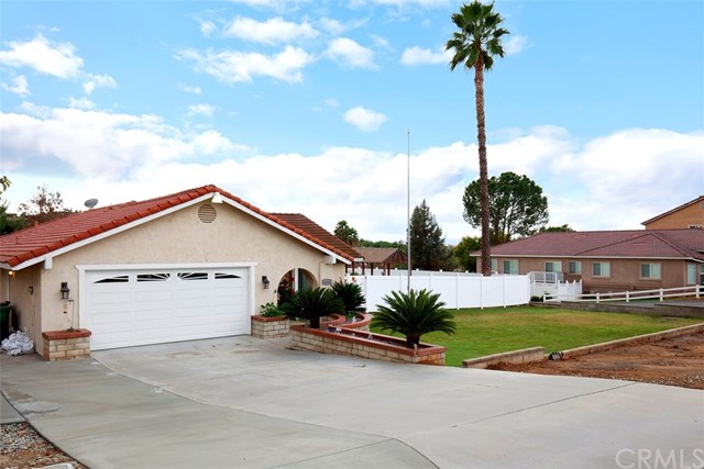 14261 Moonridge Dr, Riverside, CA 92503 photo 1