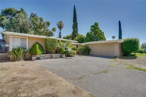 570 E Victoria St, Rialto, CA 92376 photo 1