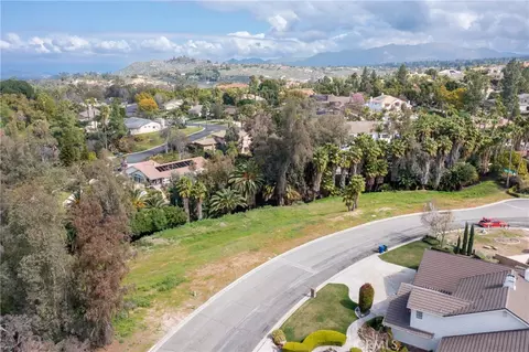 1383 Ocotillo Dr, Riverside, CA 92506 photo 2