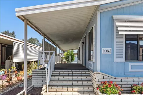 1300 W Menlo Ave #104, Hemet, CA 92543